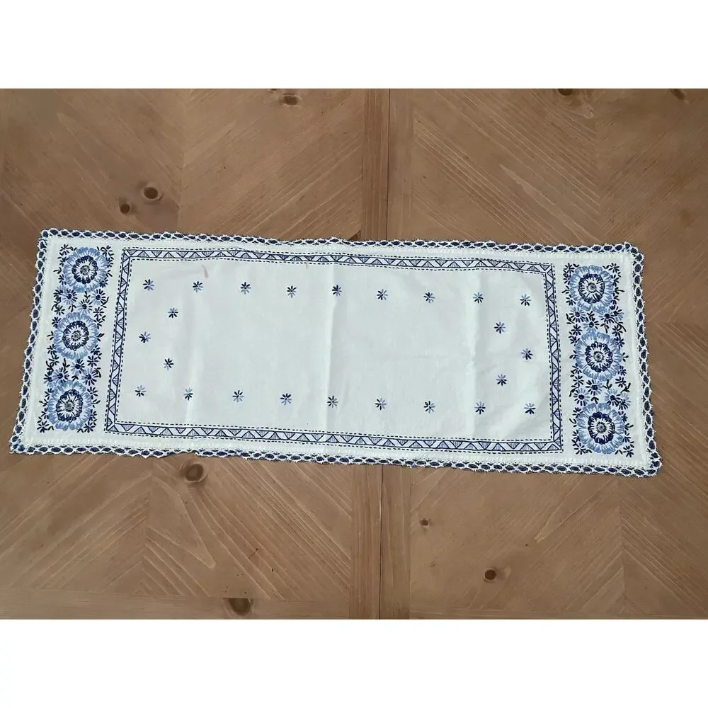 Lot Of 11 Vintage Hand Embroidered Table Runners Table Topper & Napkins
